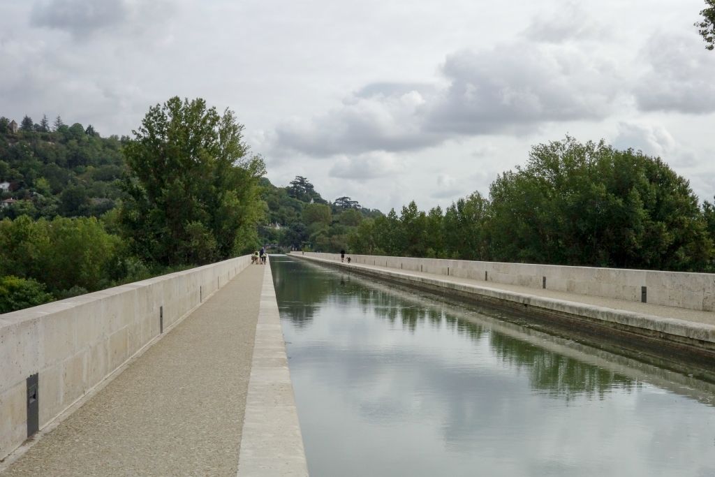 Arrivée au Pont-Canal d'Agen d'une longueur de 549 m !